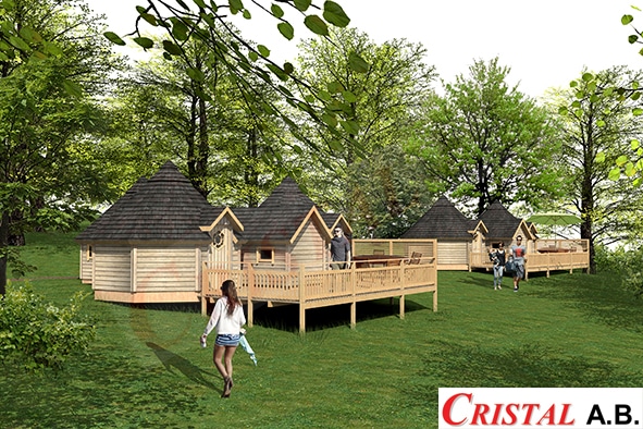 Chalets en bois Cristal A.B. avec terrasse en forêt, promeneurs profitant d'un cadre naturel.